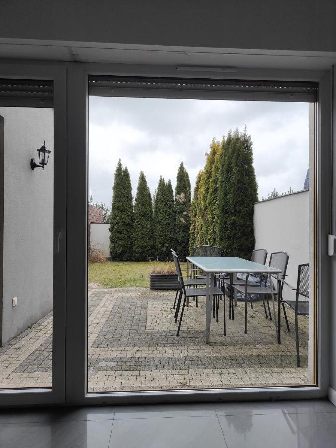 Dom Dabrowka Poznan Apartman Paledzie Kültér fotó